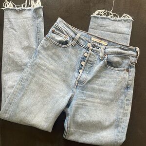 Levi women’s wedgie straight jeans size 26